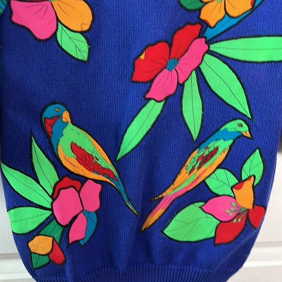 Vtg 80s DIANE FREIS royal blue ruffle sleeve sweater knit top S tropical birds - Picture 2 of 9